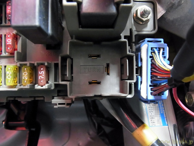 ヒューズボックスのソケット部分