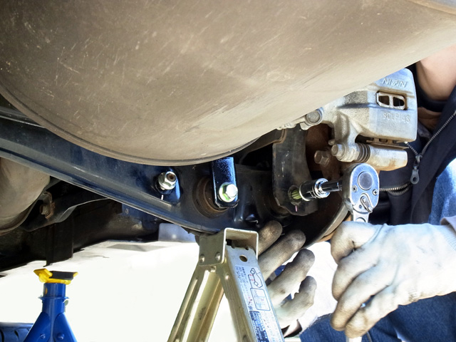 車載ジャッキを使って1G締め