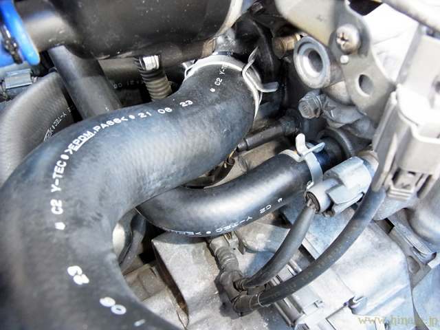 ラジエターアッパーホースとヒーターインレットホース