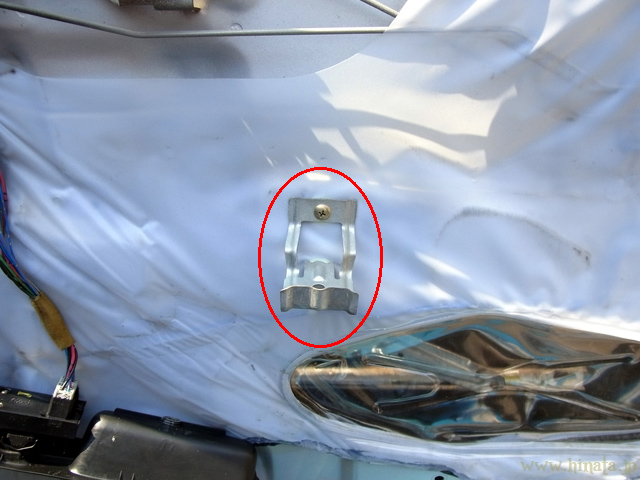 ブラケットを外す