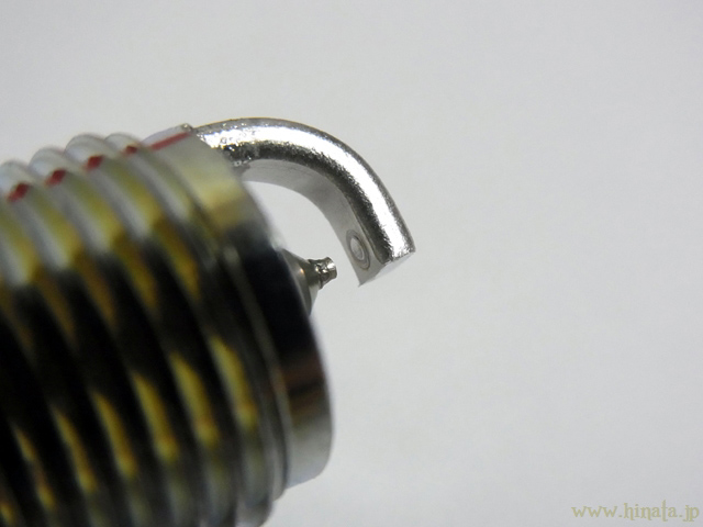 純正スパークプラグの接地電極