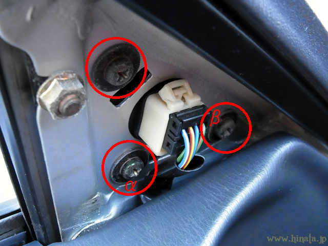 ドアからドアミラーASSYを外す