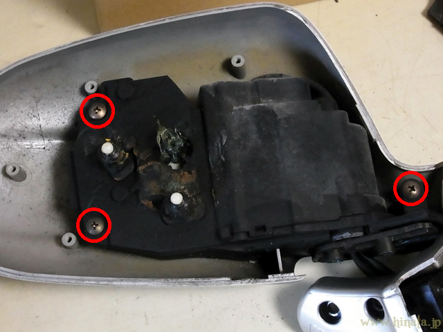 ドアミラーアクチュエーター本体を外す