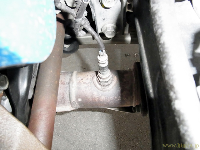 エキマニにねじ込まれたO2センサー