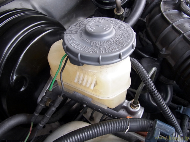 ブレーキマスターシリンダー