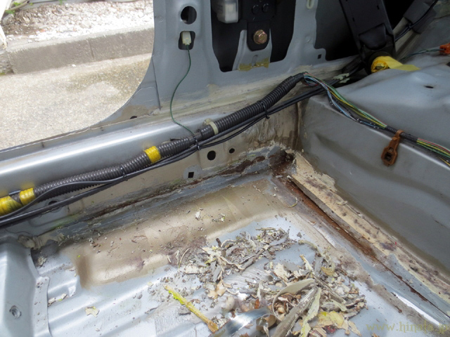 フロア部右側の腐食