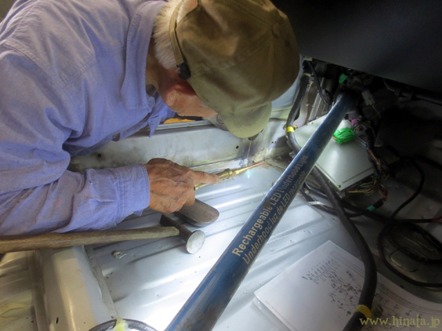 社長自ら溶接中