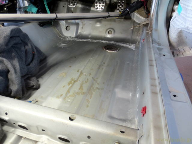 運転席側前部、塗装完了