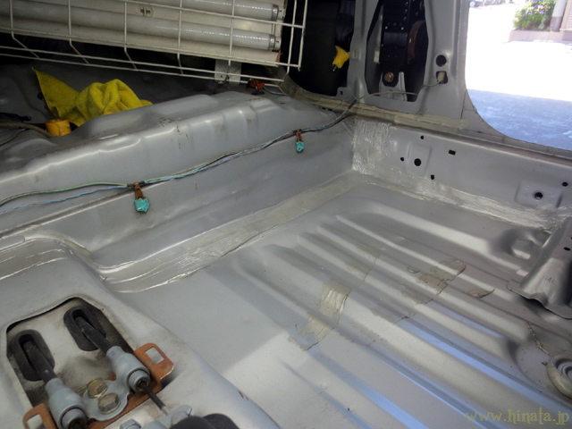 助手席側後部、塗装完了