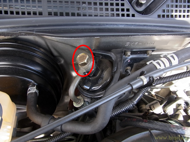 ユニオンボルトを緩める