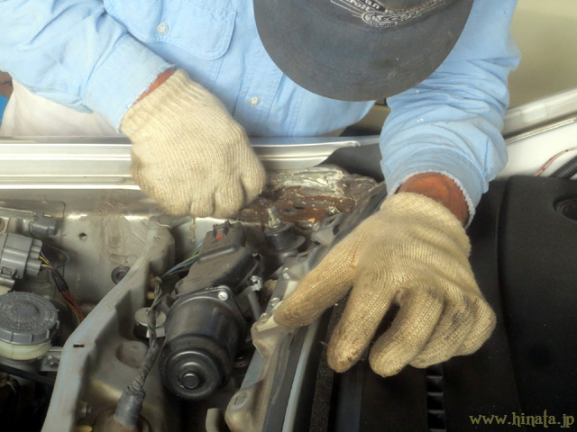 見える範囲のシール材を除去