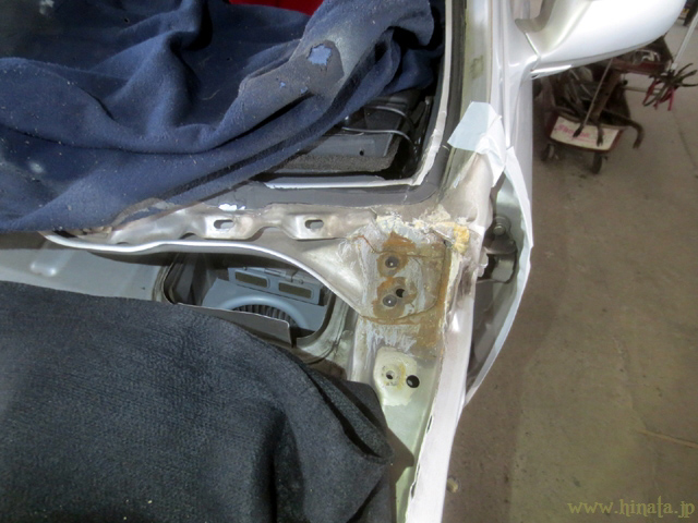 助手席側フェンダーを外して広範囲にチェック