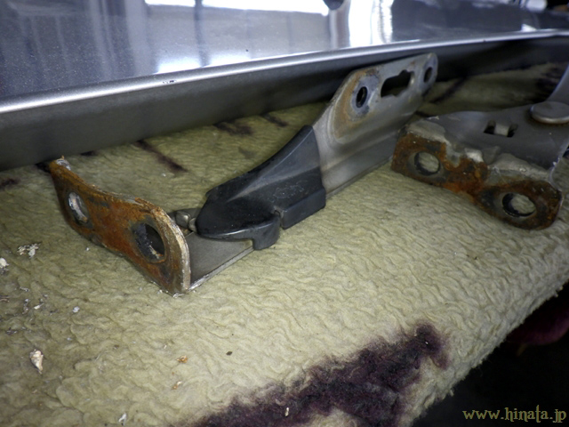 ボンネットヒンジも研磨