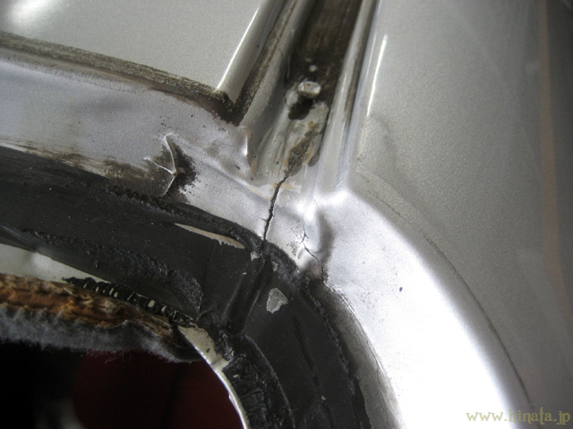 左側(助手席側)のシール材の状態