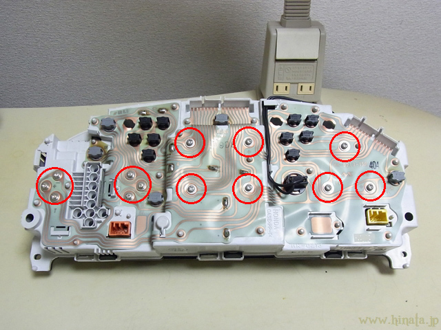 ビスによる固定