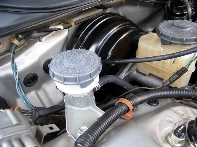 新品のフルードタンク