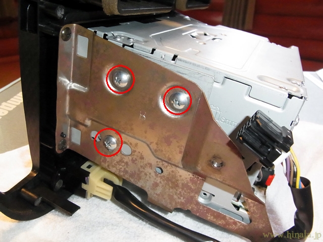 デッキをステーに固定しているネジの位置その1