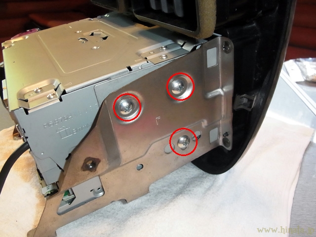 デッキをステーに固定しているネジの位置その2