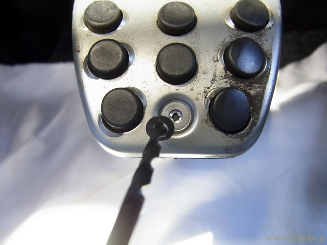 リベットのフランジを削り取る