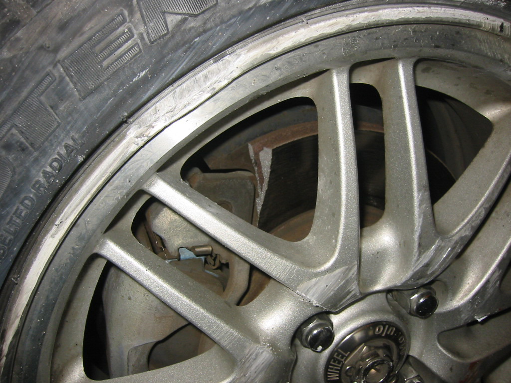 割れたフロントブレーキローター