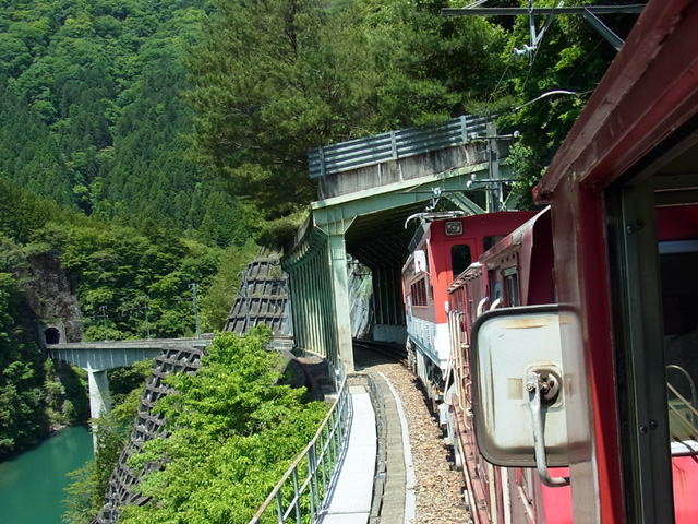 アプト区間を進む