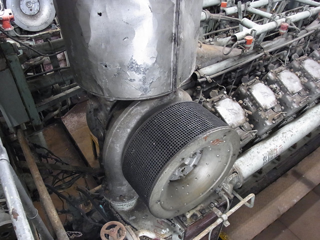 エアクリーナーとコンプレッサー