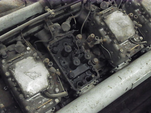 エンジンヘッド