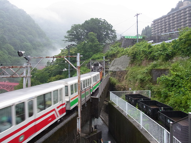 関西電力関係者用の列車は運行中