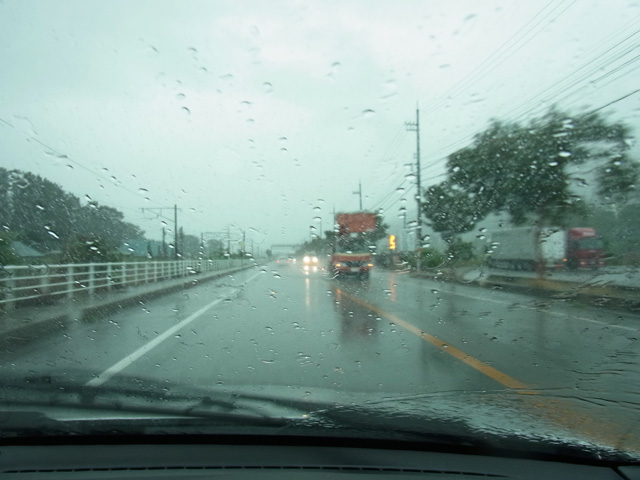 大雨のR8