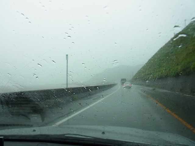 大雨の上越市へ