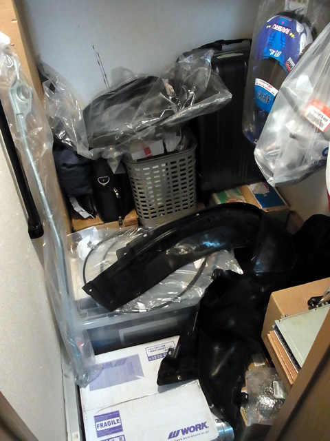 クローゼットはストックパーツの倉庫化