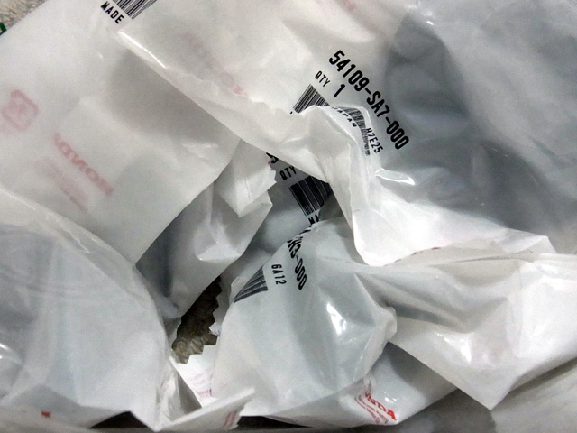 シフトレバー周辺のショートパーツ類