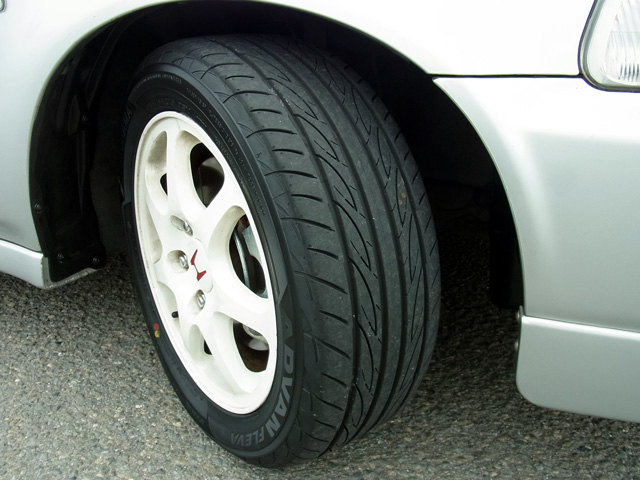 ヨコハマタイヤ ADVAN FLEVA V701