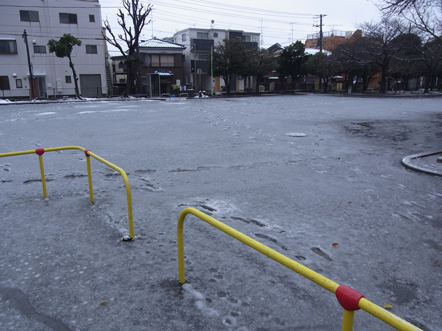 雪の公園