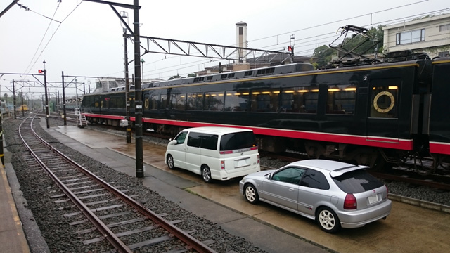 横には黒船電車