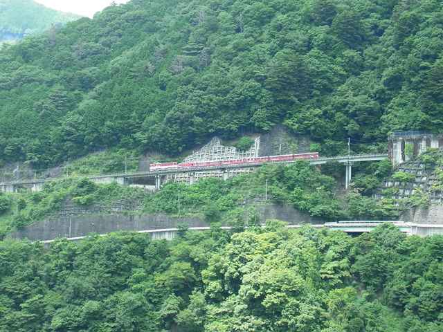 長島ダムから眺める