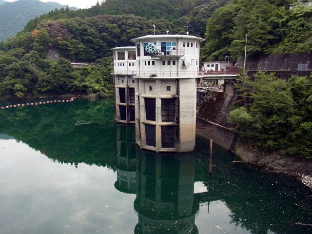 佐久間発電所取水口