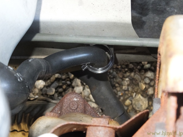 ドレンホースの固定フックを交換