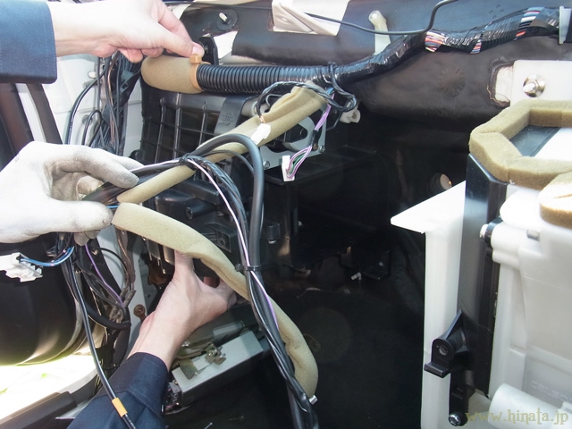 ブロアASSYを車体へ装着する