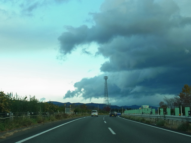 午前8時でこの暗さ