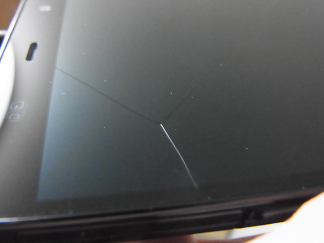 割れてしまった液晶部分