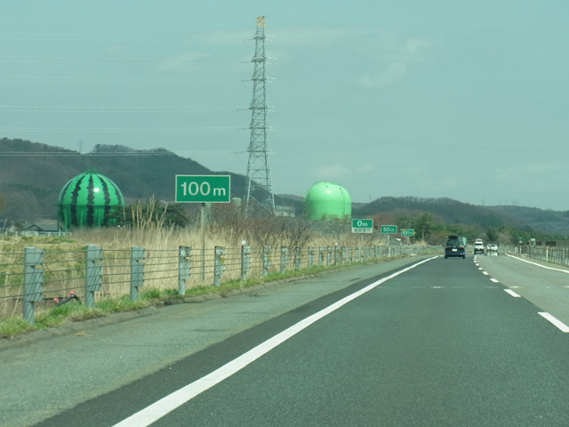 盛岡IC付近の巨大スイカ