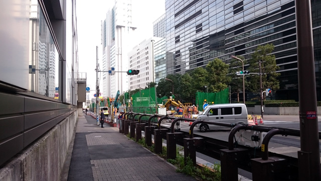 渡り慣れた交差点も様変わり