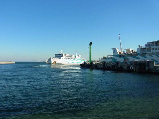 狭い港内で素早く切り返し