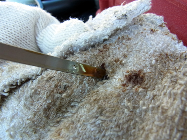 5,000km走行後のオイル消費量と色