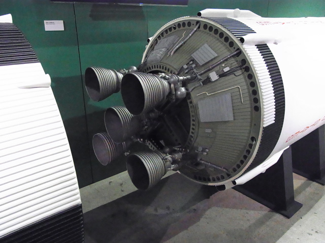 S-IIとJ-2ロケットエンジン