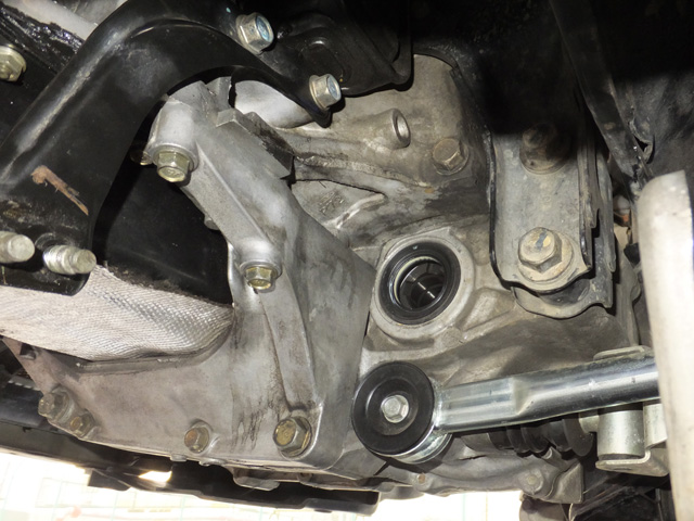 ドライブシャフトを抜いてみる