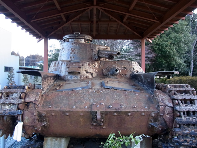 左右非対称の砲塔