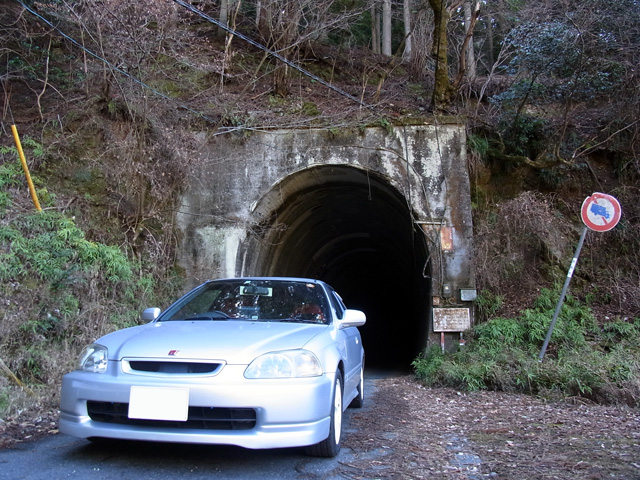 夏焼第二隧道から出る