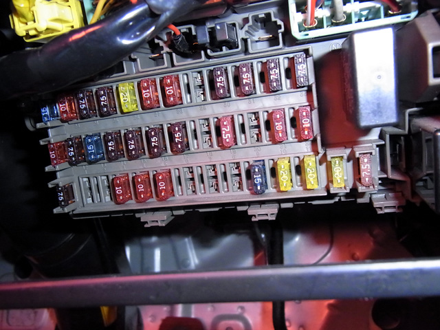 EK9のヒューズボックス